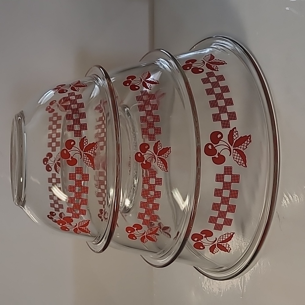 Vintage Pyrex Red cherry Gingham Nesting mixing bowl 322 1L 323 1.5 l 325 2.5L
